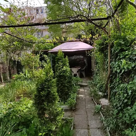 етаж от къща с двор * Burgas Stad