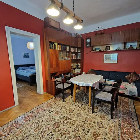 Appartement етаж от къща с двор Burgas Stad