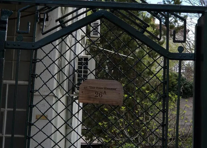 公寓 етаж от къща с двор