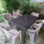 етаж от къща с двор