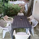 Apartment етаж от къща с двор