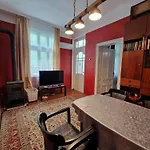 етаж от къща с двор
