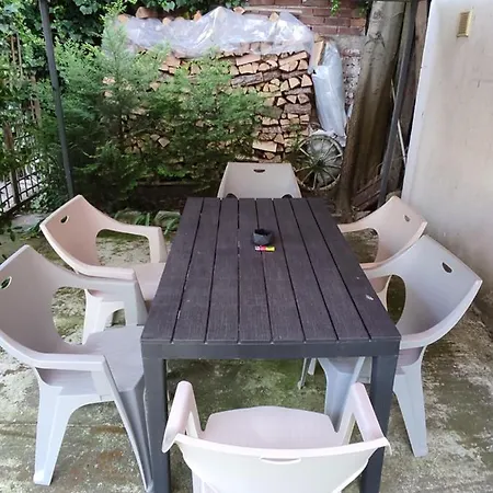 Lejlighed етаж от къща с двор