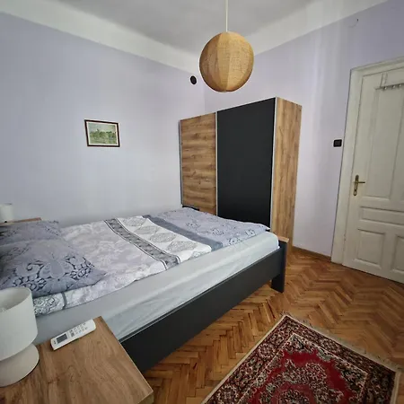 етаж от къща с двор Lejlighed *