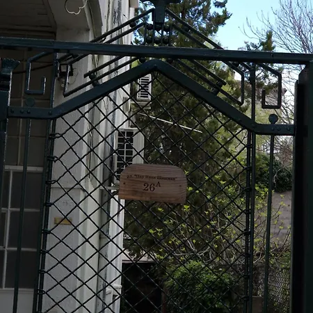 Lejlighed етаж от къща с двор