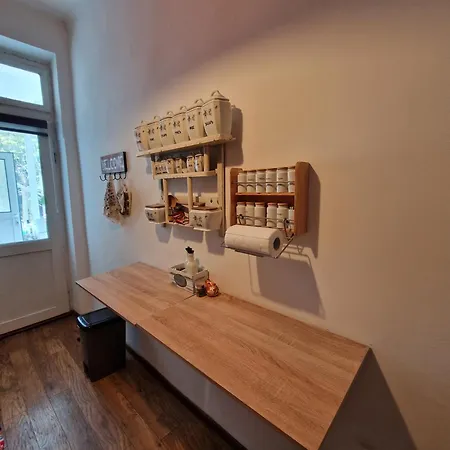 етаж от къща с двор Lejlighed