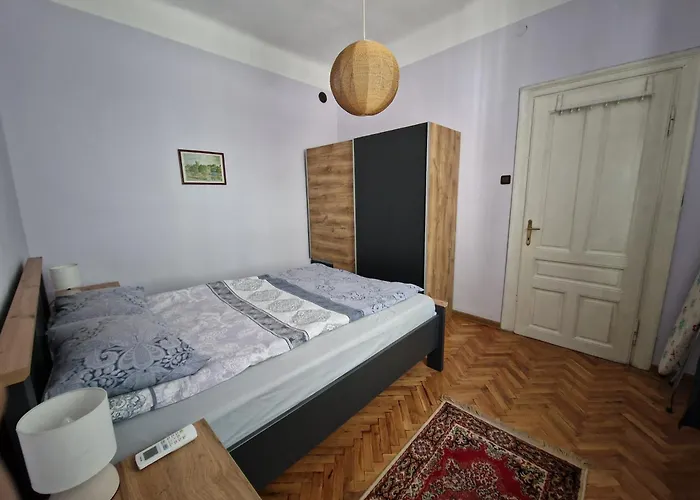 етаж от къща с двор Appartement