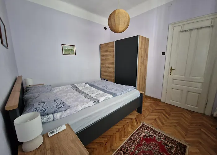 етаж от къща с двор Appartement *