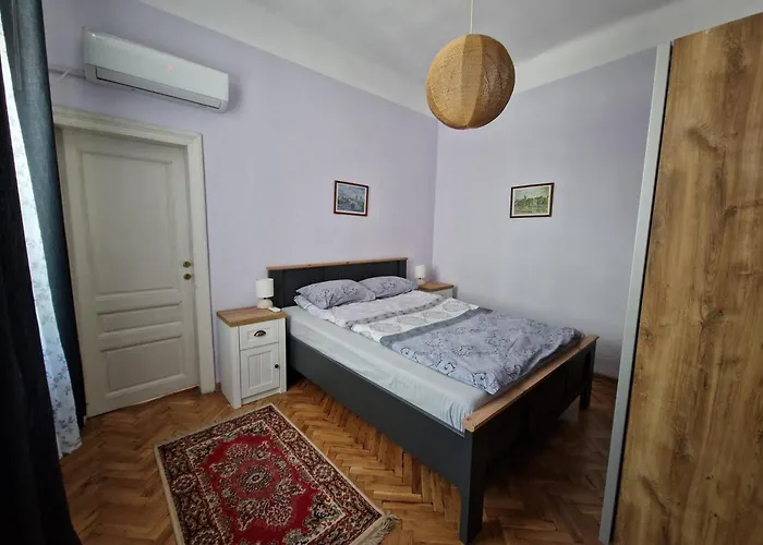 етаж от къща с двор Appartement Burgas