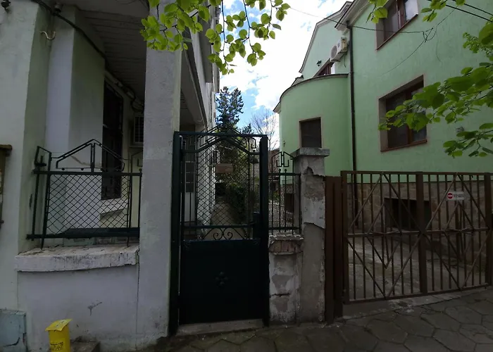 етаж от къща с двор Burgas